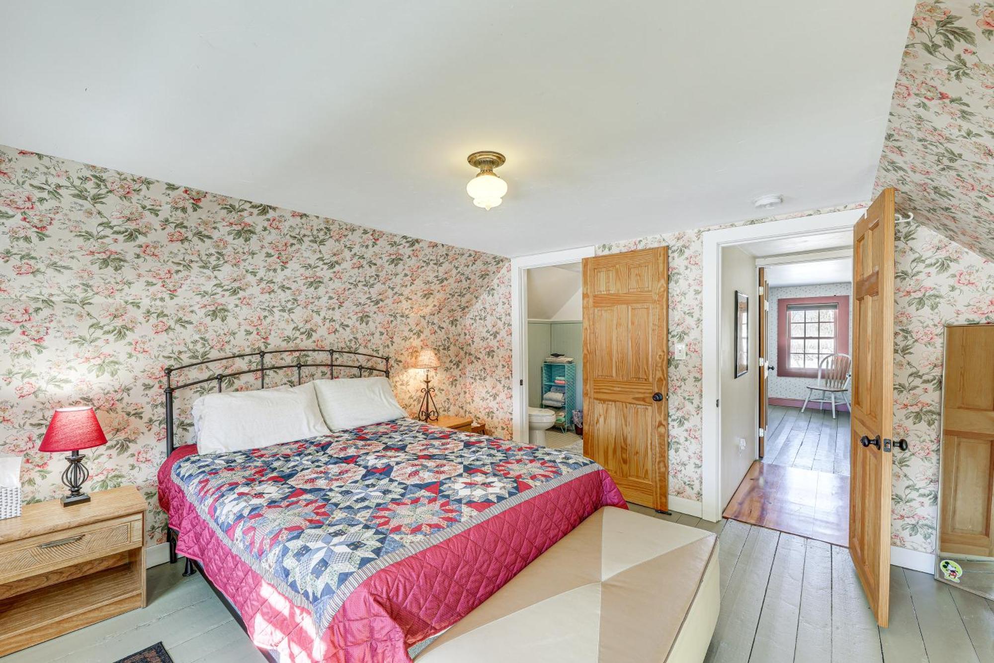 Charming Lovell Farmhouse - 17 Acres With Mtn Views! Exterior photo