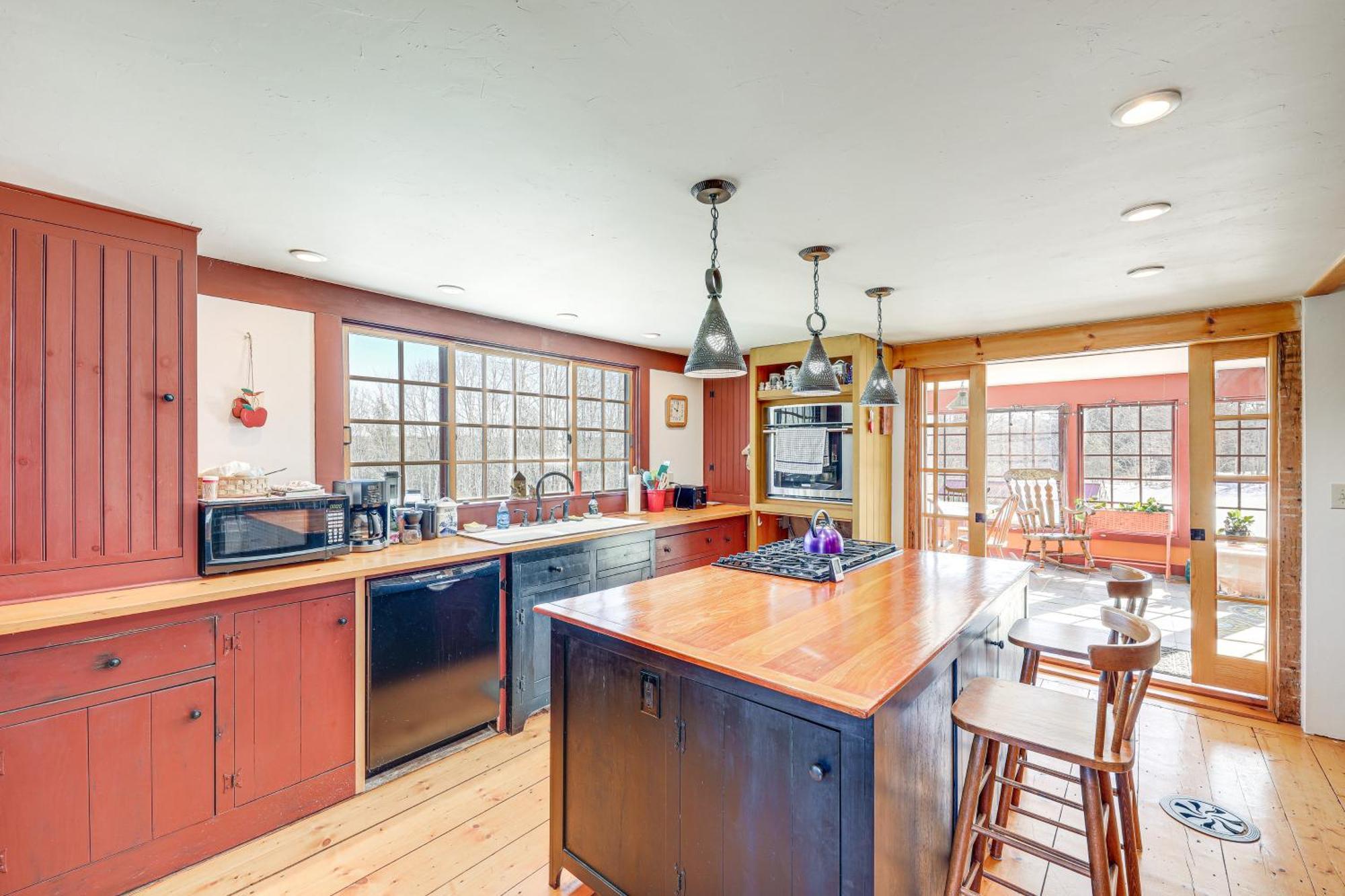 Charming Lovell Farmhouse - 17 Acres With Mtn Views! Exterior photo